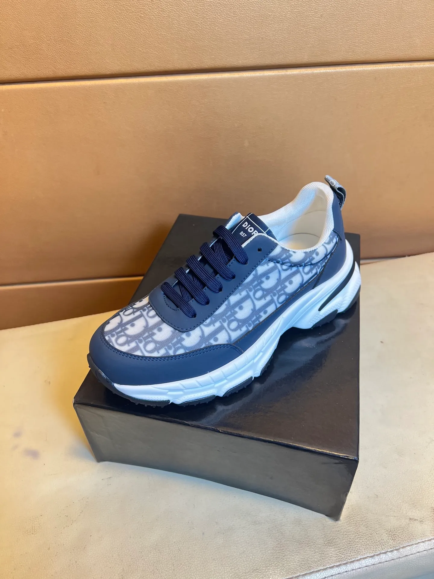 Men's men's shoes💰440💰👑👑Dior original quality.~ Unique modern style sneakers. 🏃A must-have casual shoe for trendy men😍😍 Original brand imported from Italy, imported original leather, sheep lining (refuses to discolor and grind feet) Sole: Original sole provided by the original factory, French lazy style design ⚠️Fit to the feet, original quality, super comfortable original sole. It’s like shooting the real thing 🎬The real thing is better, high-quality sneakers wan men’s shoe size: 38-44